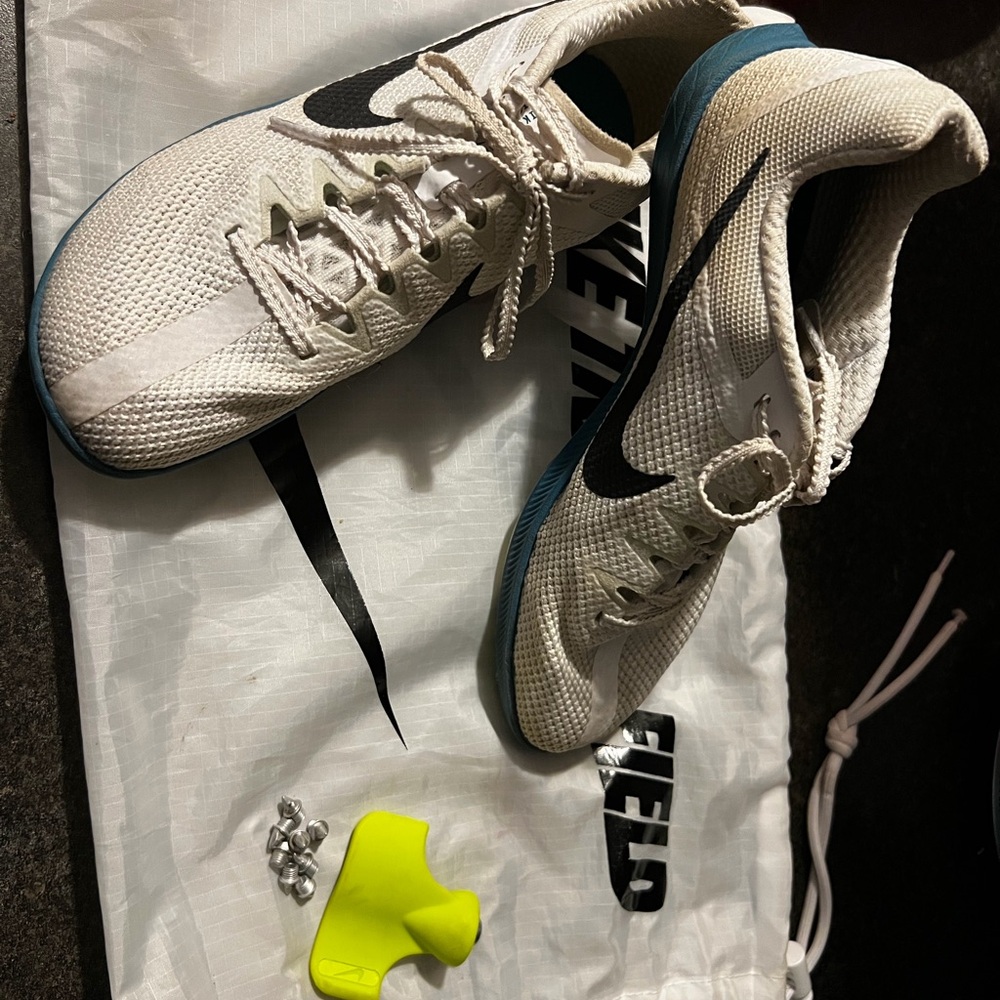 Nike Knit Track Distance Shoes with Black Swoosh and Teal Sole (spikes and key)